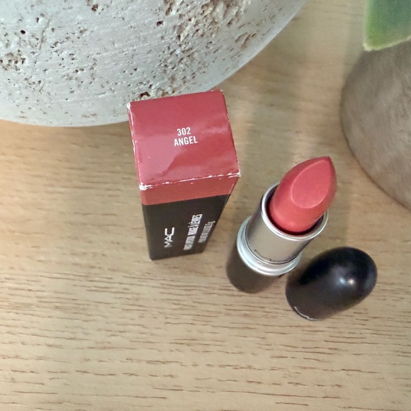 MAC Cosmetics Frost Lipstick – Shade: Soar (650) – Matte Finish - Picture 2 of 5